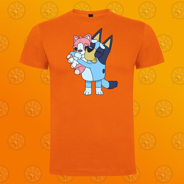 Camiseta de manga corta unisex con diseño impreso Bluey y su peluche. - Imagen 4